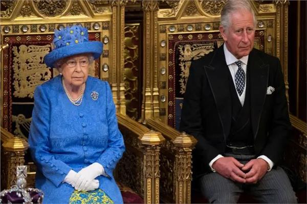  الملكة إليزابيث وابنها الملك تشارلز 
