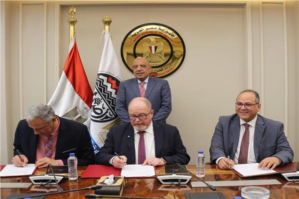 وزير قطاع الأعمال العام يشهد تقيع اتفاقية لإعادة تأهيل شركة الدلتا للأسمدة