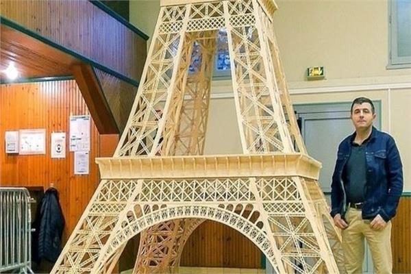  فرنسي يفشل دخول جينيس ببرج إيفل