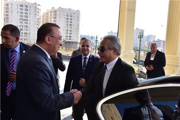 محافظ الأسكندرية يستقبل وزير العمل