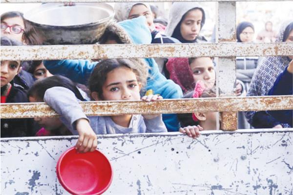 إسرائيل ستتسبب عن عمد فى موت جماعى للفلسطينيين بسبب الجوع والمرض