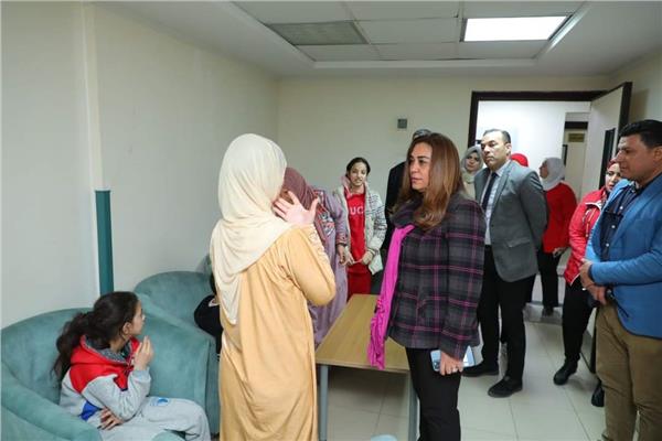 محافظ دمياط تزور مصابى غزة بالمستشفى التخصصي