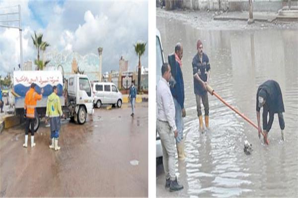 جهود عمال المحليات لرفع تجمعات مياه الأمطار من الشوارع