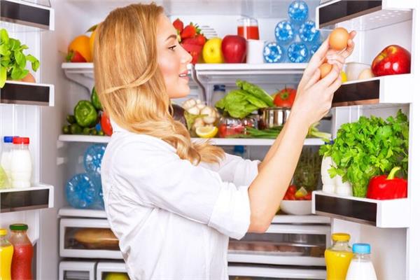 أطعمة تتحول إلى سامة عند تبريدها في الثلاجة