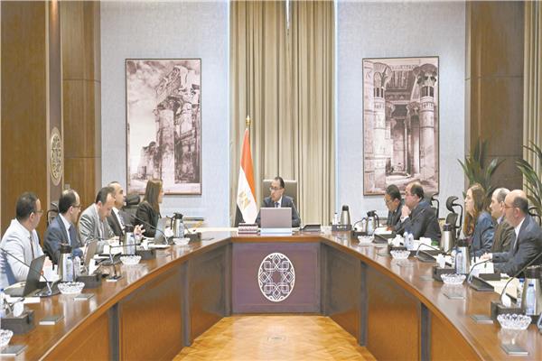 رئيس الوزراء خلال استعراض مقترحات خطة التنمية الاقتصادية والاجتماعية