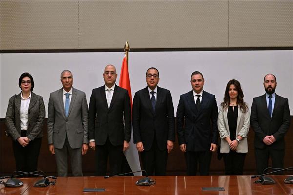رئيس الوزراء يشهد توقيع عقد تخصيص قطعة أرض بحدائق الأندلس بالقاهرة الجديدة 