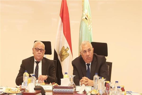 السيد القصير وزير الزراعة و اللواء عادل الغضبان محافظ بورسعيد