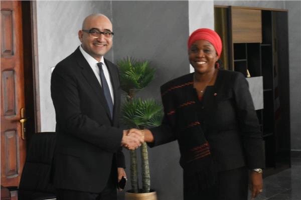 وزيرة خارجية ليبيريا تستقبل السفير أحمد عبد العظيم