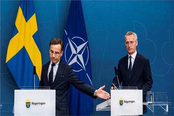 أمين عام حلف الناتو الحالي ينس ستولتنبرج ورئيس الوزراء الهولندي مارك روته