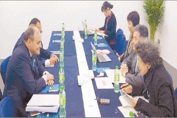وزير التجارة والصناعة عقد العديد من اللقاءات على هامش المؤتمر