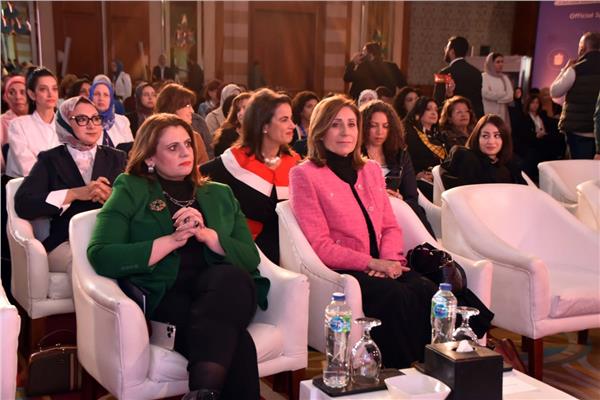 وزيرة الثقافة تشارك في جلسة نقاشية بمنتدى قمة المرأة المصرية وقمة الخمسين 