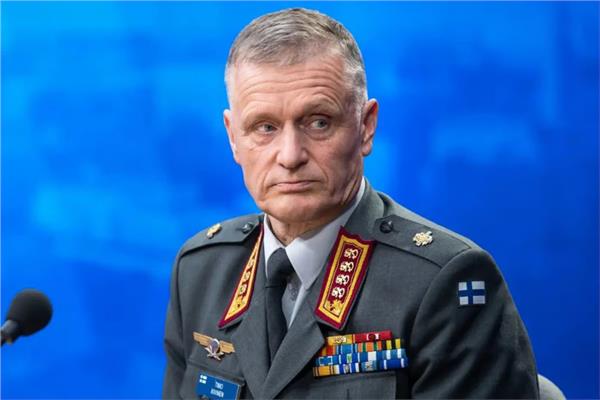 قائد القوات المسلحة الفنلندية الجنرال تيمو كيفينن