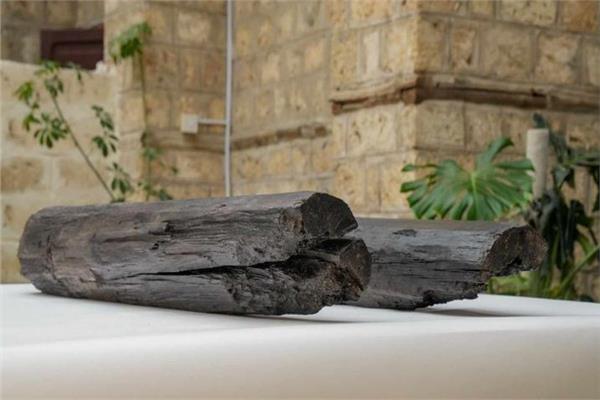  اكتشاف ساريتين من خشب الأبنوس في مسجد عثمان بن عفان