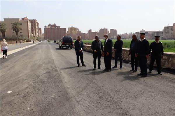 جانب من الجولات التفقدية أعمال تطوير ورصف طريق أبو حشيش 