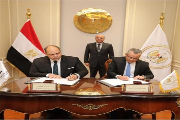 المستشار عمر مروان وزير العدل خلال مراسم توقيع البروتوكول