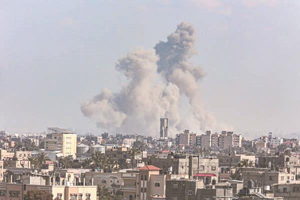 تصاعد الدخان فى رفح جراء القصف الاسرائيلى