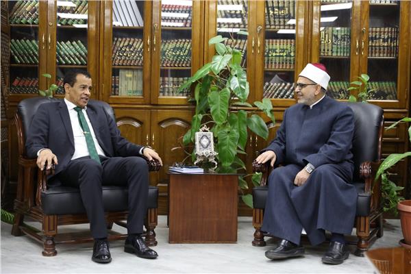 رئيس جامعة الأزهر يستقبل سفير مصر في المالديف