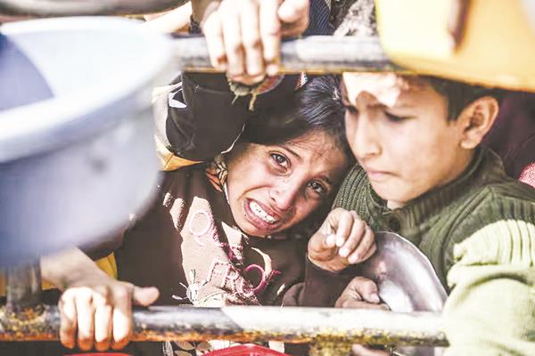 الجوع يهدد الصغار في غزة