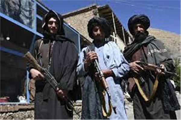 أفغانستان تحذر باكستان من تبعات "خارجة عن السيطرة" بعد ضربات قتلت ثمانية أشخاص