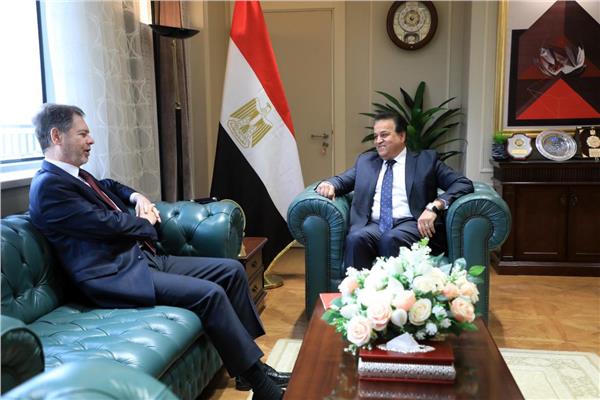 الدكتور خالد عبد الغفار خلال استقباله سفير إسبانيا بالقاهرة
