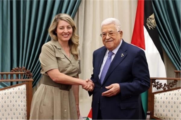 الرئيس الفلسطيني أبو مازن ووزيرة الخارجية الكندية ميلاني جولي