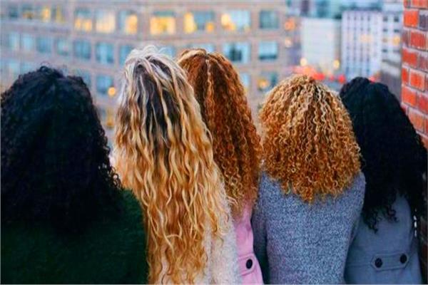 فرنسا تقر قانون يمنع التمييز بسبب «لون وتسريحة» الشعر