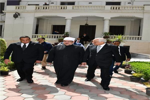 وزير الأوقاف يتفقد مسجد السيدة زينب عقب افتتاحه    
