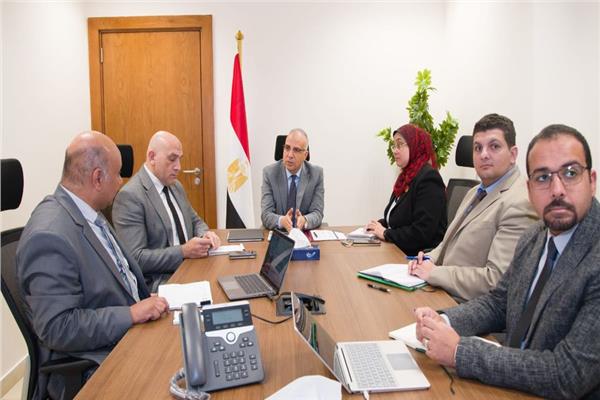 اجتماع وزير الري مع رئيس الإدارة المركزية للموارد المائية بالشرقية