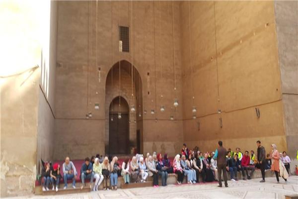 زيارة ميدانية لطلاب جامعة القاهرة للمناطق والمواقع الأثرية 