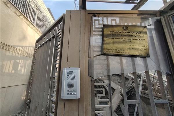 آثار الدمار في مبنى القنصلية الإيرانية لدى دمشق