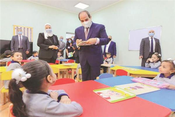 الرئيس السيسى خلال زيارته لإحدى المدارس