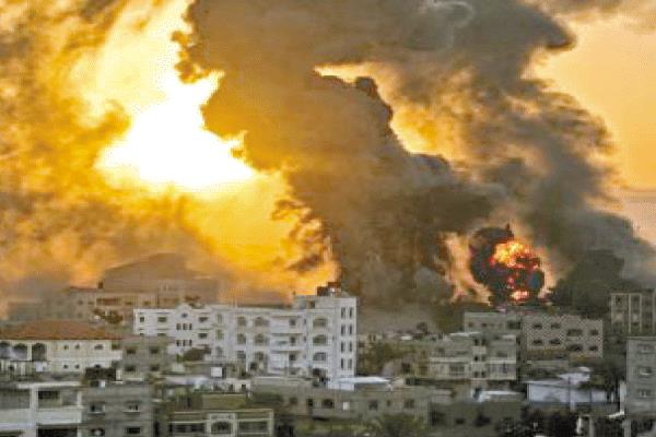 تصاعد الدخان بعد غارة فى غزة 