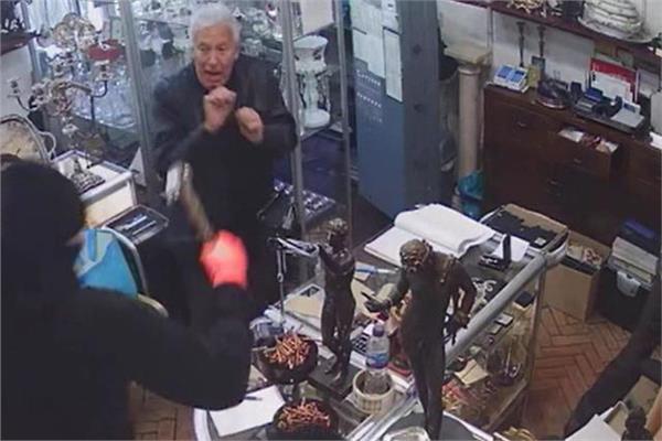 عصابة مسلحة تهاجم متجراً للمجوهرات في لندن 