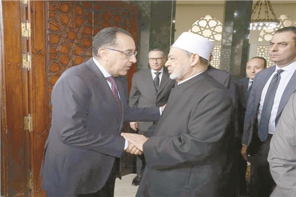 الإمام الأكبر د. أحمد الطيب يرحب برئيس الوزراء