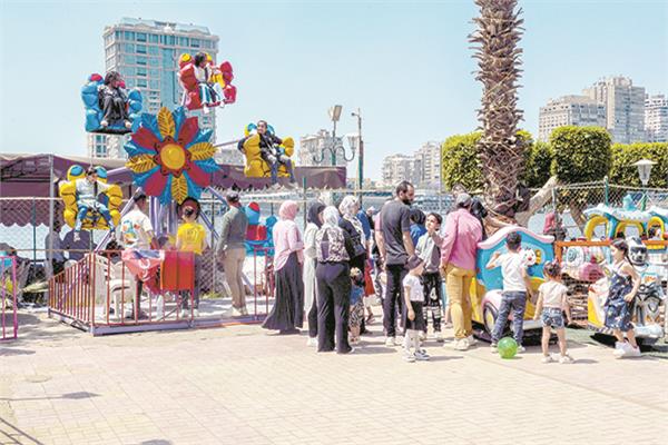 عدد كبير من المواطنين حرصوا على الاحتفال على كورنيش النيل بالقاهرة