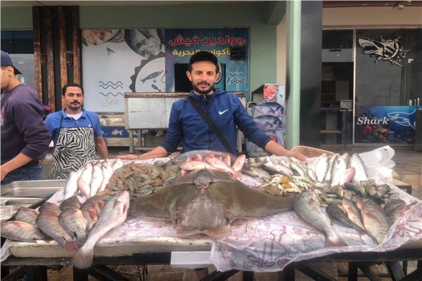 سوق أسماك الإسماعيلية واغرب انواع الاسماك سمكة الشيطان أو الحداية