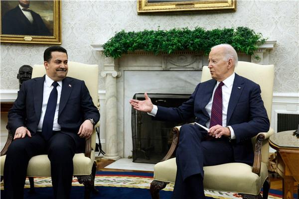 الرئيس الأميركي جو بايدن خلال لقائه رئيس الوزراء العراقي محمد شياع السوداني