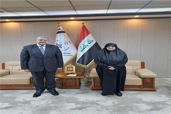 السفير المصري لدى العراق أحمد سمير والدكتورة هيام الياسري وزيرة الاتصالات العراقية