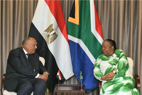 وزير الخارجية يعقد جلسة مشاورات سياسية مع نظيرته الجنوب إفريقية