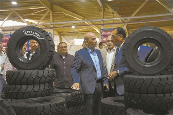رئيس الوزراء شهد الافتتاح التجريبي لإنتاج الإطارات الملاكي في مصنع بورسعيد