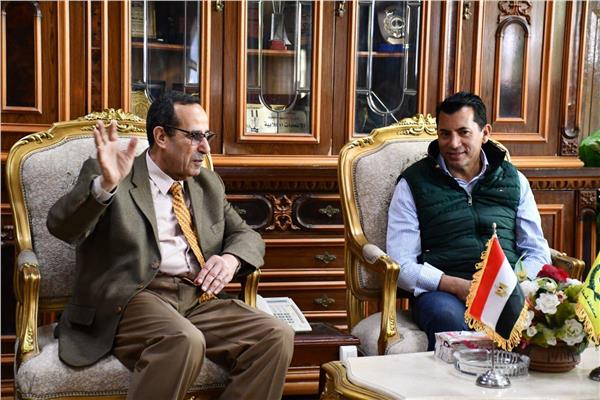 وزير الشباب والرياضة يلتقي محافظ شمال سيناء