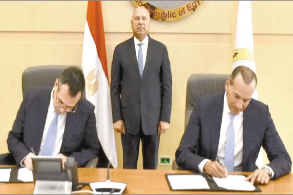 وزير النقل يشهد توقيع عقد تنفيذ مرافق محطة «تحيا مصر 1»