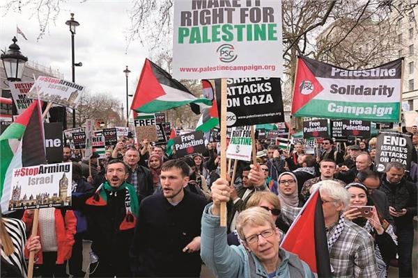 متظاهرون مؤيدون لفلسطين في الغرب