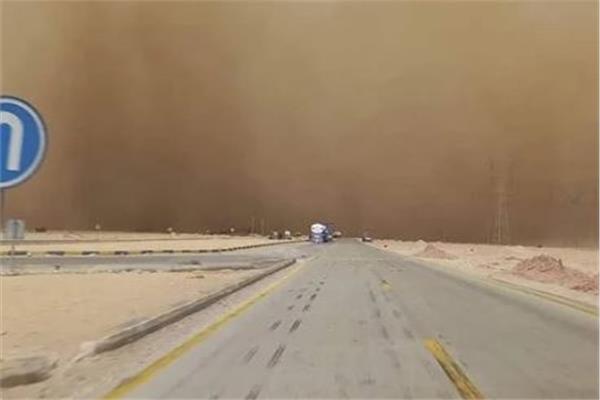 إعادة فتح الطرق في محافظة البحر الأحمر بعد تحسن الأحوال الجوية