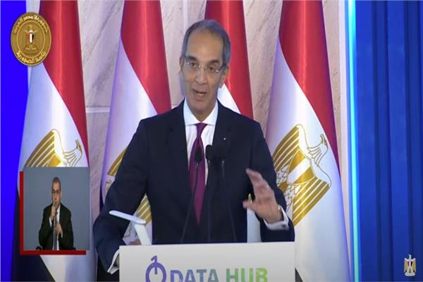 بحضور الرئيس السيسي .. وزيرالاتصالات يشرح إجراءات الحكومة للتحول الرقمي