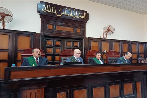 هيئة المحكمة برئاسة المستشار محمد فاروق علي الدين رئيس المحكمة