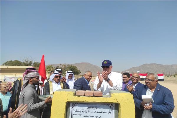 اللواء دكتور خالد فودة، محافظ جنوب سيناء يضع حجر الاساس