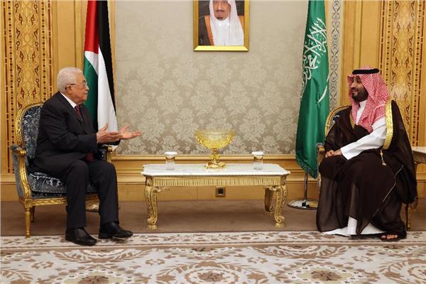 الرئيس الفلسطيني محمود عباس وولي العهد السعودي الأمير محمد بن سلمان