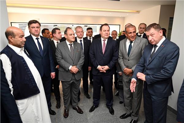 رئيس الوزراء البيلاروسي يزور الشركة "ماز" في مصر