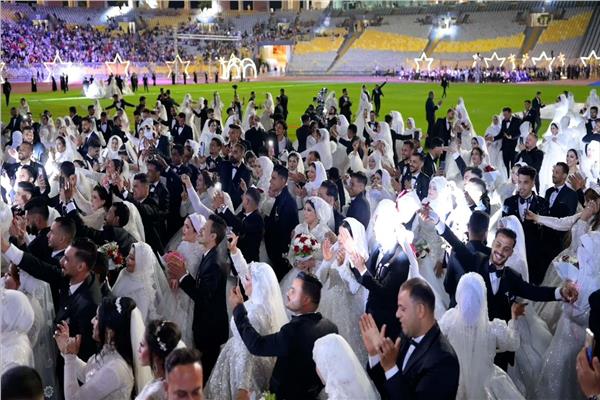 المنطقة الشمالية العسكرية تنظم حفل زفاف جماعي لـ 500 شاب وفتاة| فيديو